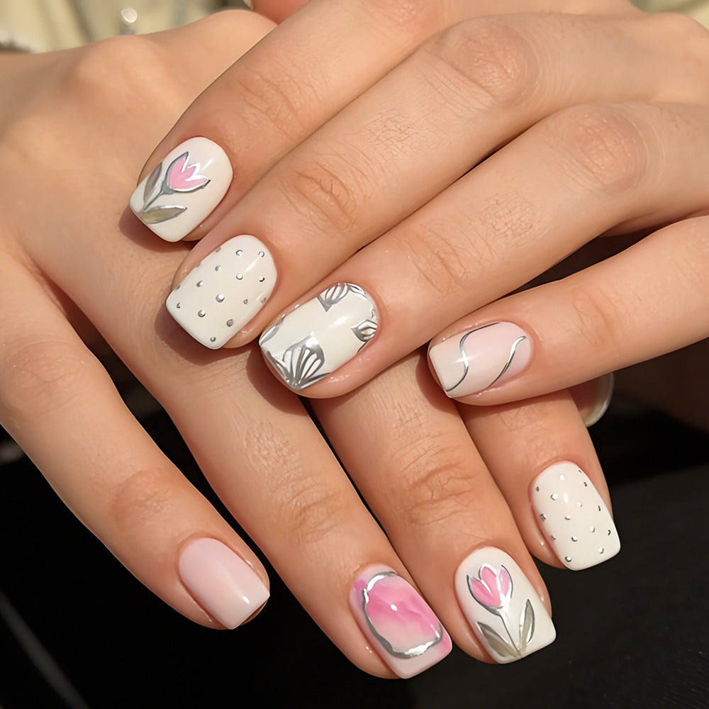Elegantes Floral Design Gel Nail Art Brehn