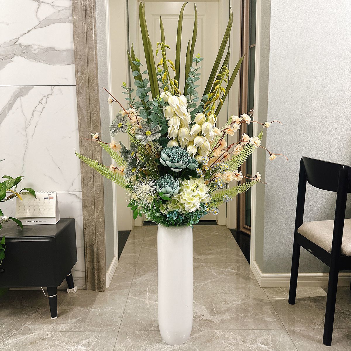 Außergewöhnliches künstliches Blumenarrangement