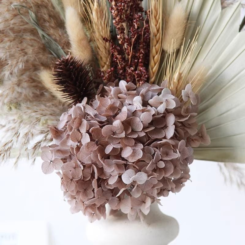 Luxuriöser getrockneter Blumenstrauß