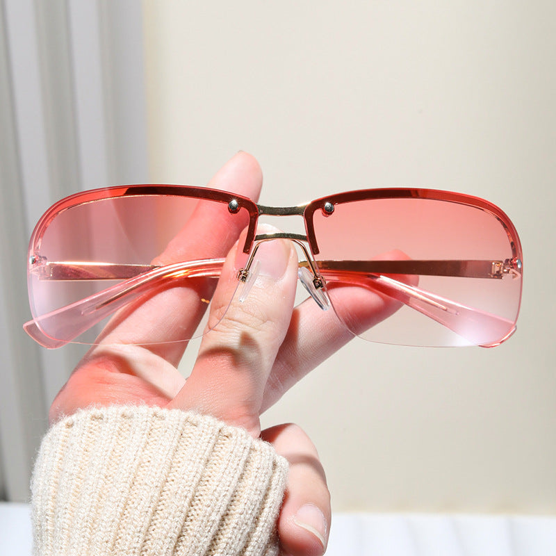 Damen Sonnenbrille mit großen, eleganten Gläsern und einem modernen Metallrahmen Brehn