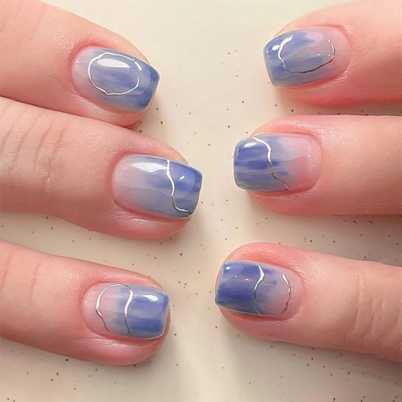Kunstvolle Nagelkunst mit elegantem Ombre-Design Brehn