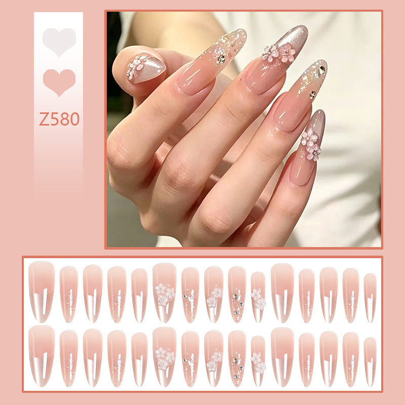 Kunstnagelset mit floralen 3D-Applikationen und Glitzerakzenten Brehn