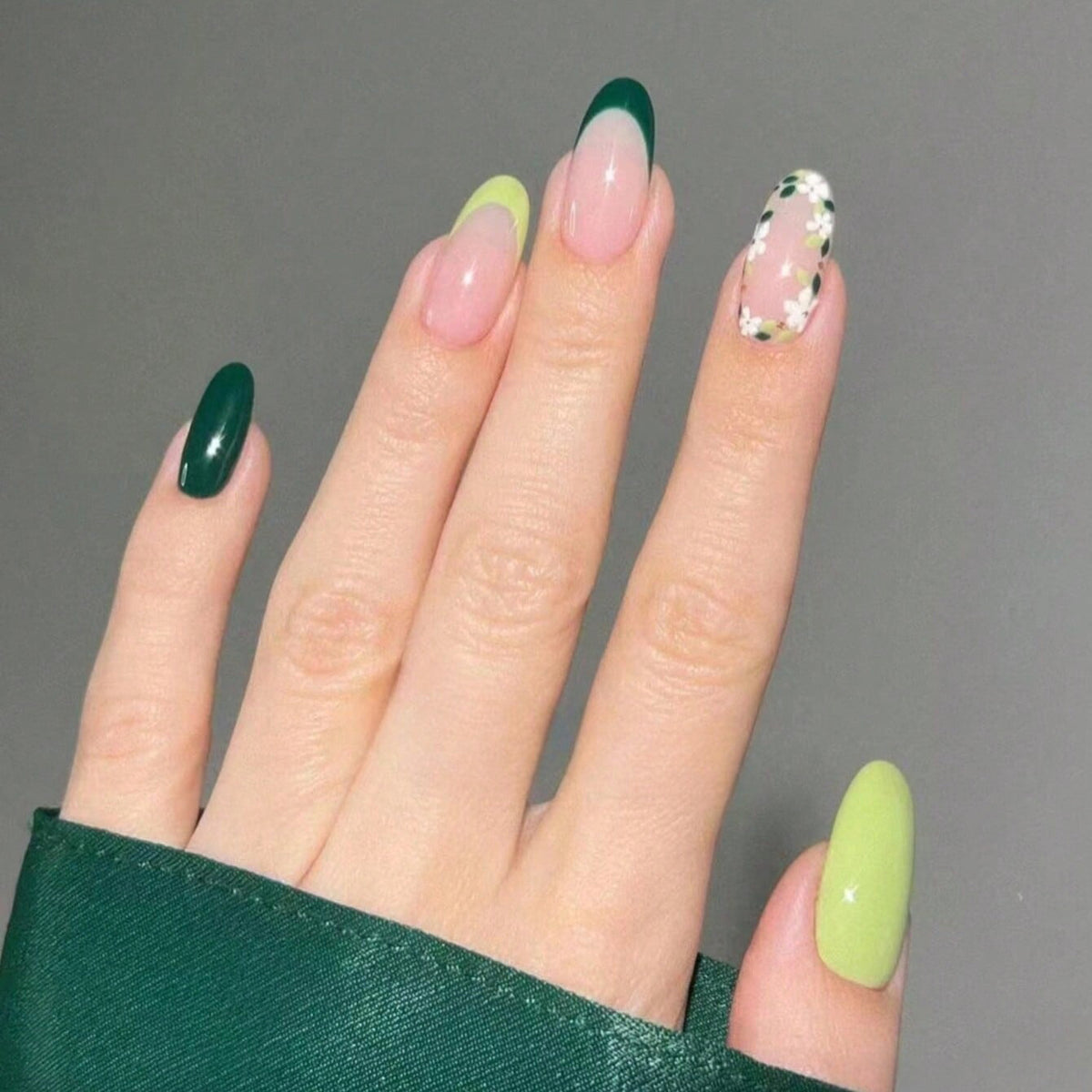 Künstlerisches Floral Akzent Nagel Kunst Set