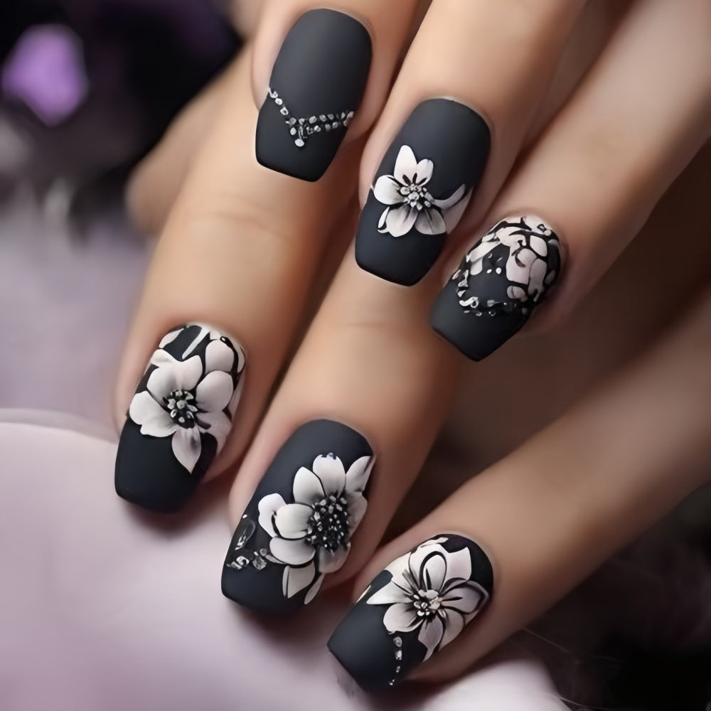 Kunstnägel mit eleganten floralen Designs Brehn