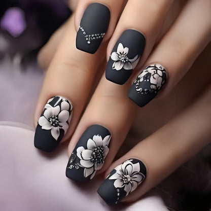 Kunstnägel mit eleganten floralen Designs Brehn
