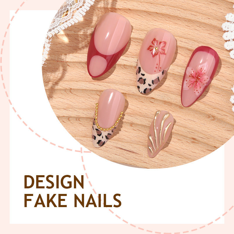 Kreatives Kunstnagelset mit floralen und eleganten Designs Brehn