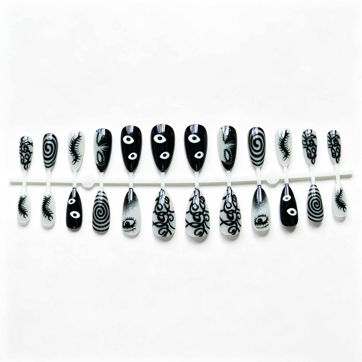 Künstlerisches von Halloween inspiriertes Nageldesign-Set