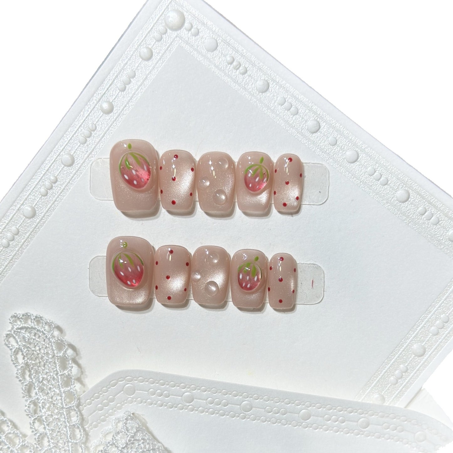Erdbeer-inspiriertes Press-On Nagelkunst Set Brehn