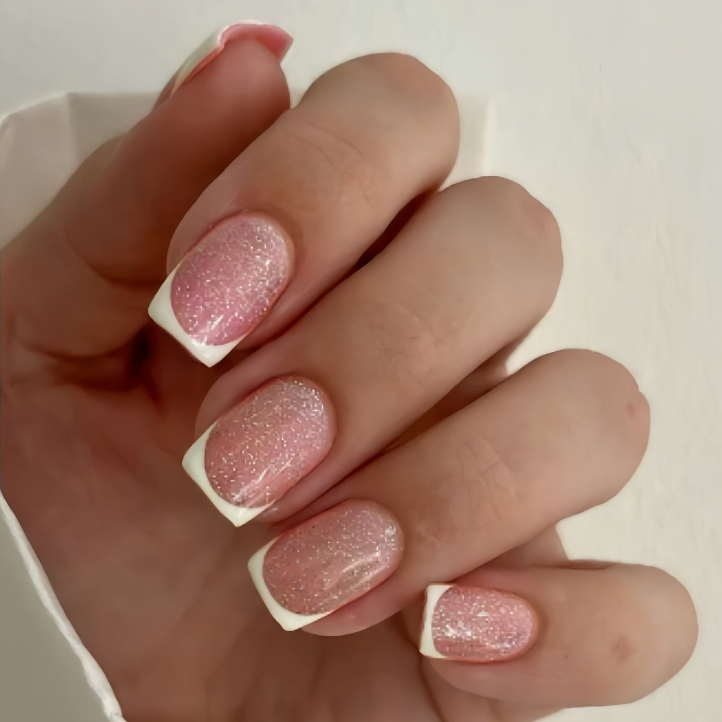 Glänzendes French Tip Press-On Nails Set Brehn