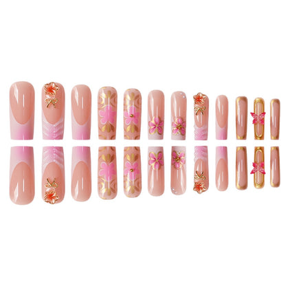 Dekoratives florales Nagelkunstdesign Brehn