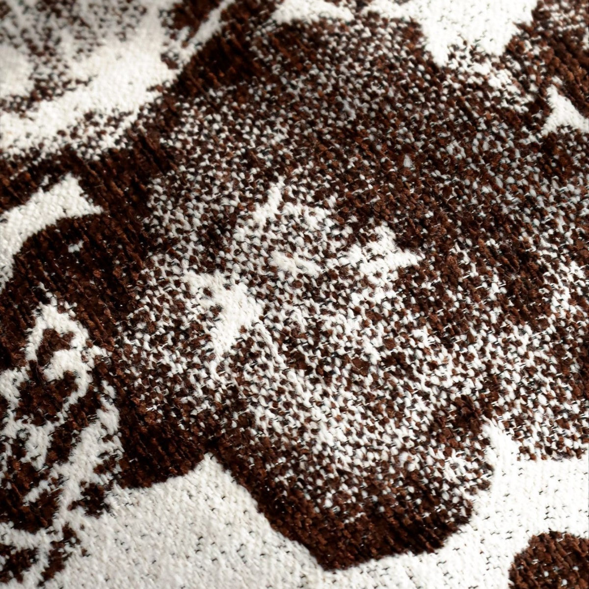 Quadratischer Samt-Kissenbezug mit erhabener Chenille-Blütenapplikation und verdecktem Reißverschluss Brehn