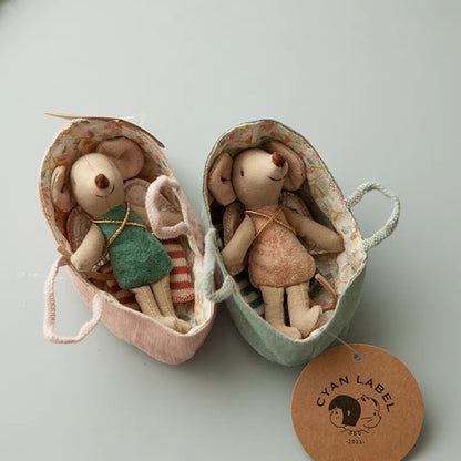 Handgefertigte Baumwolle Maus Puppe mit gehäkeltem Blumenkleid