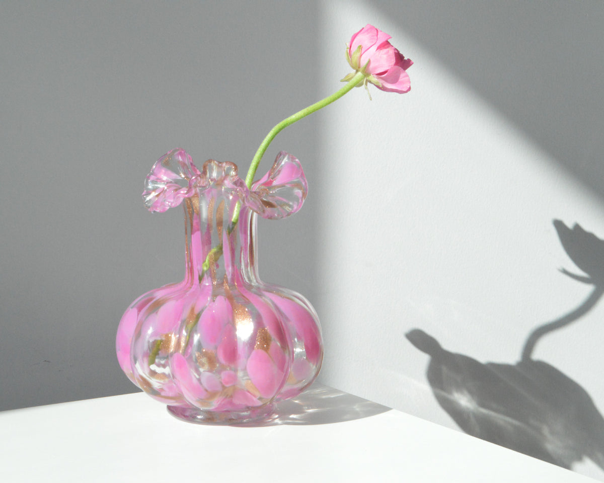 Mouthblown Ruffled-Rand bauchige Kunstglas Bud Vase Brehn