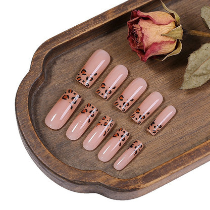 Stilvolle dekorative Ombre-Nagelverzierungen Brehn
