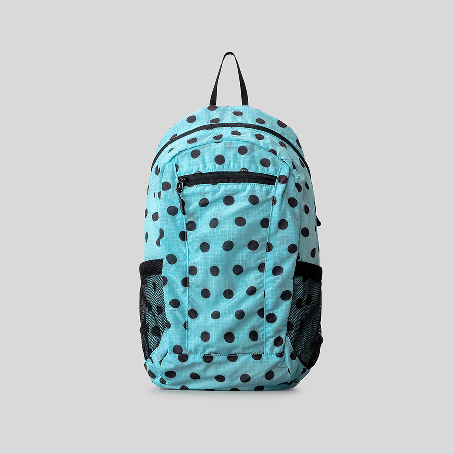 Verspielt gepunkteter Rucksack