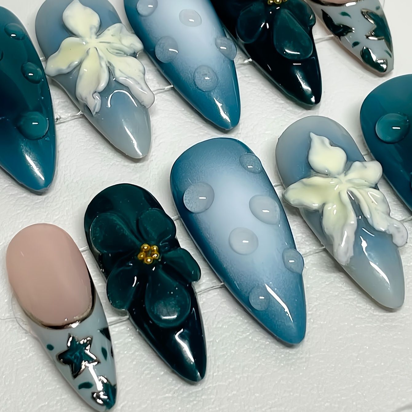 Künstlerisches Gel-Nagelkunst-Design Brehn