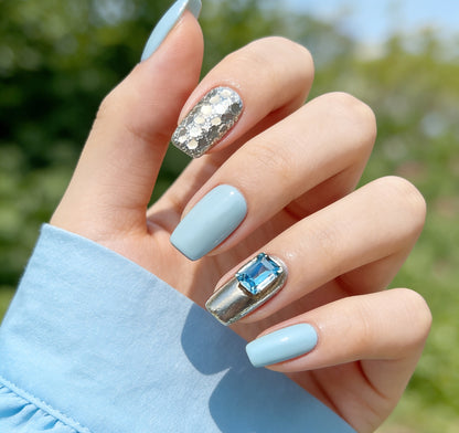 Dekorativer, mit Edelsteinen verziérter Press-On-Nagelsatz