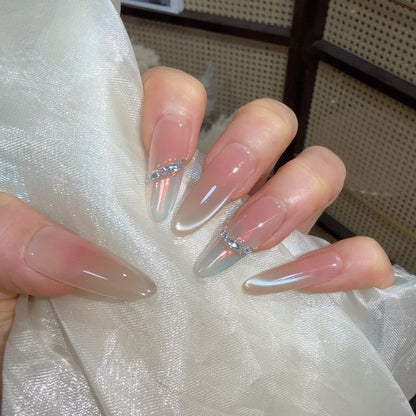 Elegantes Stiletto Press-On Nagelset mit Strassakzenten Brehn