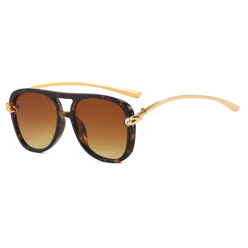 Damen sportliche Sonnenbrille mit breitem Kunststoffrahmen und UV-Schutz Brehn
