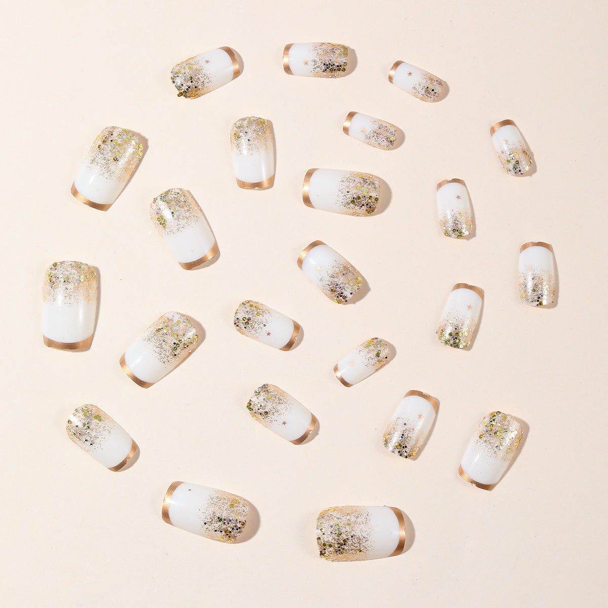Glamouröse Glitzer-Nagelkunst Brehn