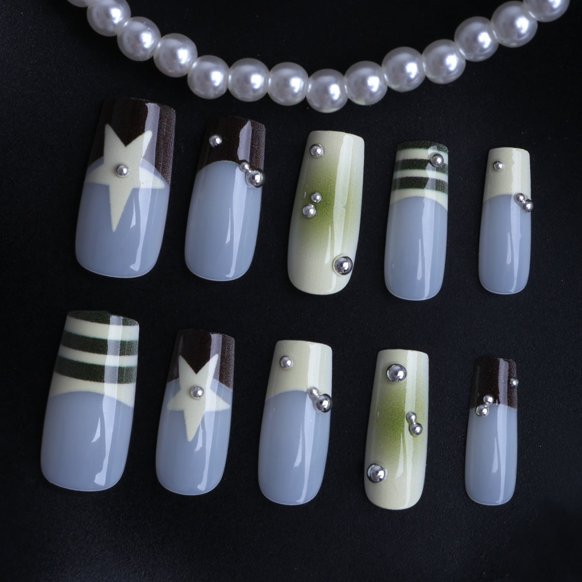 Elegante Kunstnägel mit Dekoration Brehn