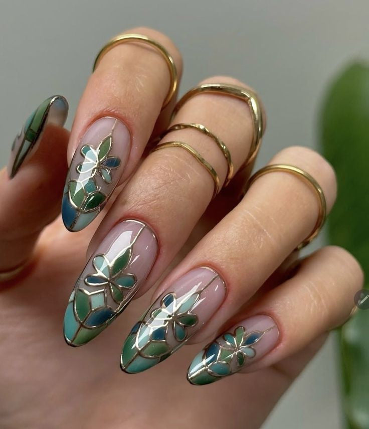 Französische Kunstnägel mit Floralem Design Brehn