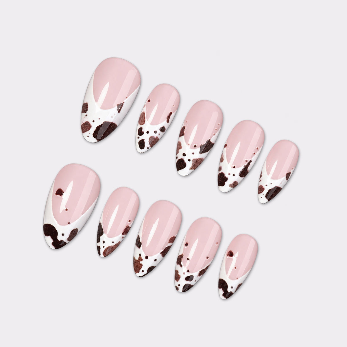 Exquisites Kunstnagelset mit eleganten Kaffeeflecken-Design Brehn
