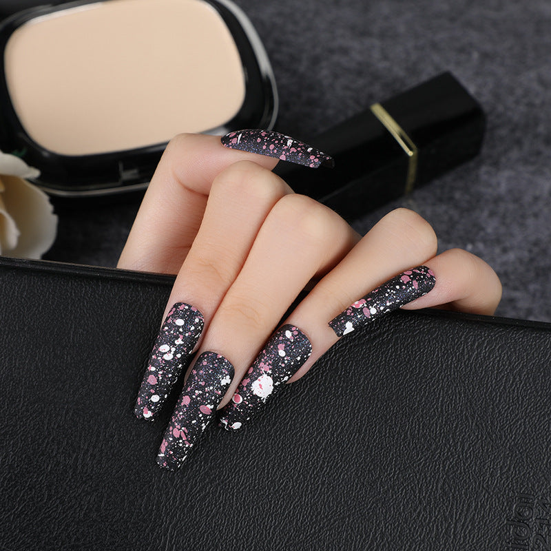 Kunstnägel mit künstlerischem Splatter-Design Brehn