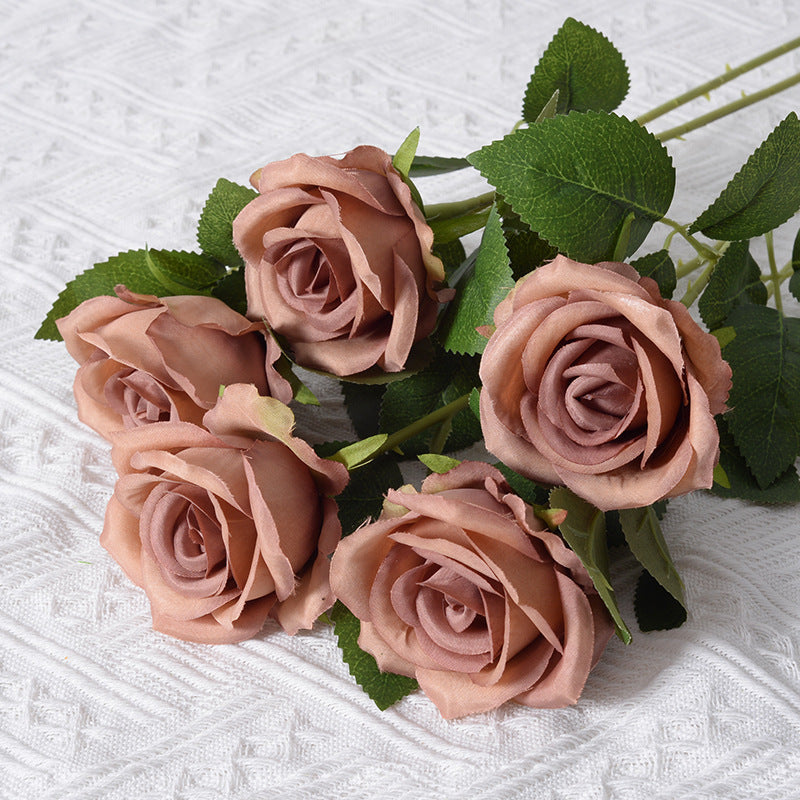 Elegante Seiden schwarze Rosenstiel