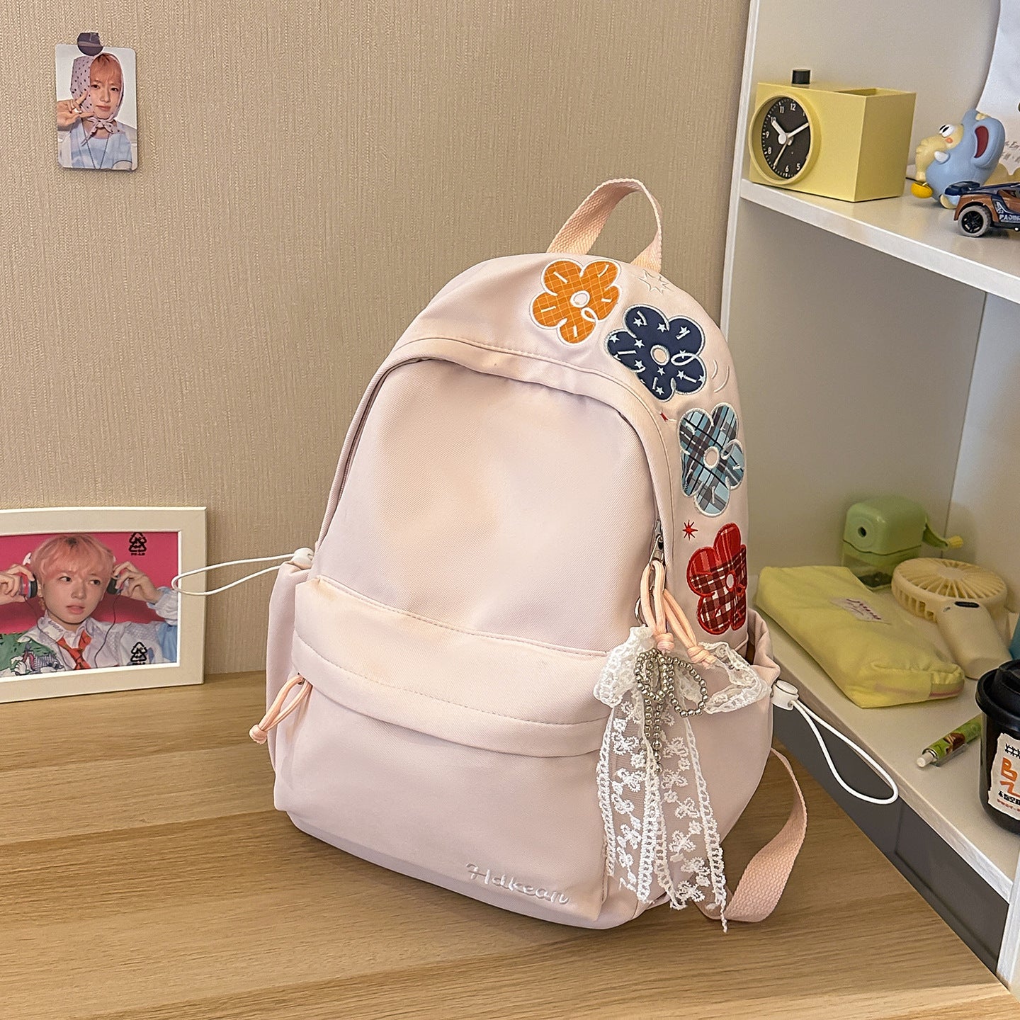 Blumengeschmückter lässiger Schulrucksack