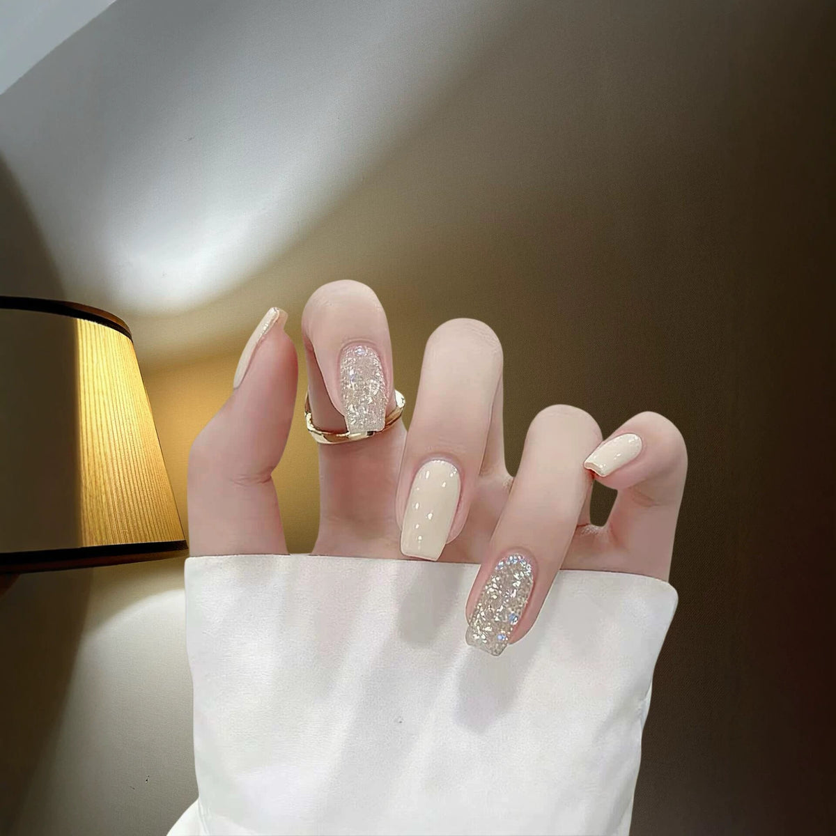 Glitzernde Press-On Nagelverlängerungen