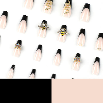 Kunstvolle Nageldesigns mit floralen und glamourösen Akzenten Brehn