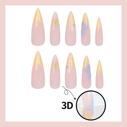 Kunstnagelset mit elegantem blumigen Design und goldenen Akzenten Brehn
