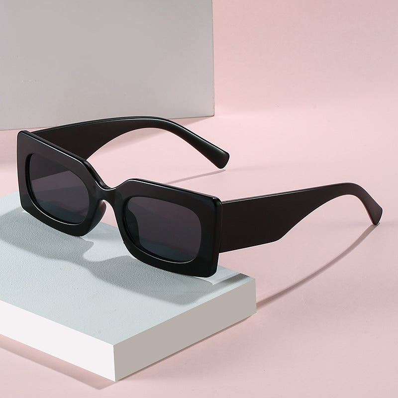 Damen modische Sonnenbrille im kantigen Design Brehn