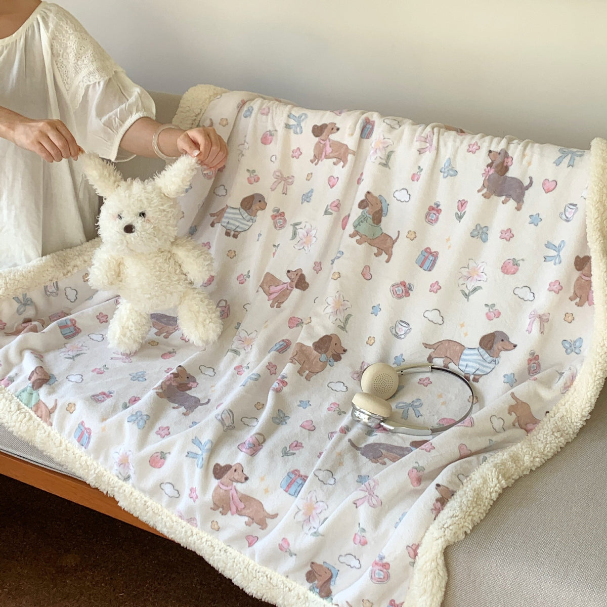 Wendbare Flauschdecke mit Cartoon-Katzenmotiv und Teddyfutter