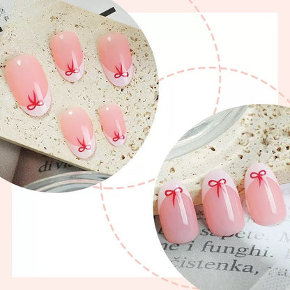Kunstnagelset mit eleganten Schleifen und French-Spitzen Brehn