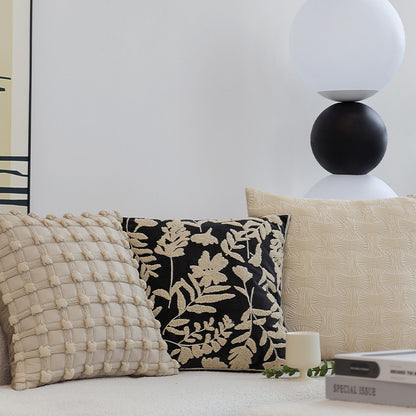 Dekoratives Kissen mit floralem Design