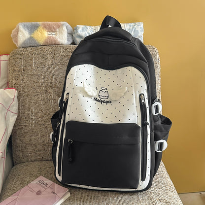 Stylischer gepunkteter Rucksack mit dekorativen Akzenten Brehn