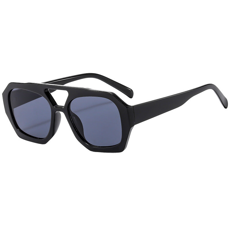Damen Modische Sonnenbrille im zeitgenössischen Design Brehn