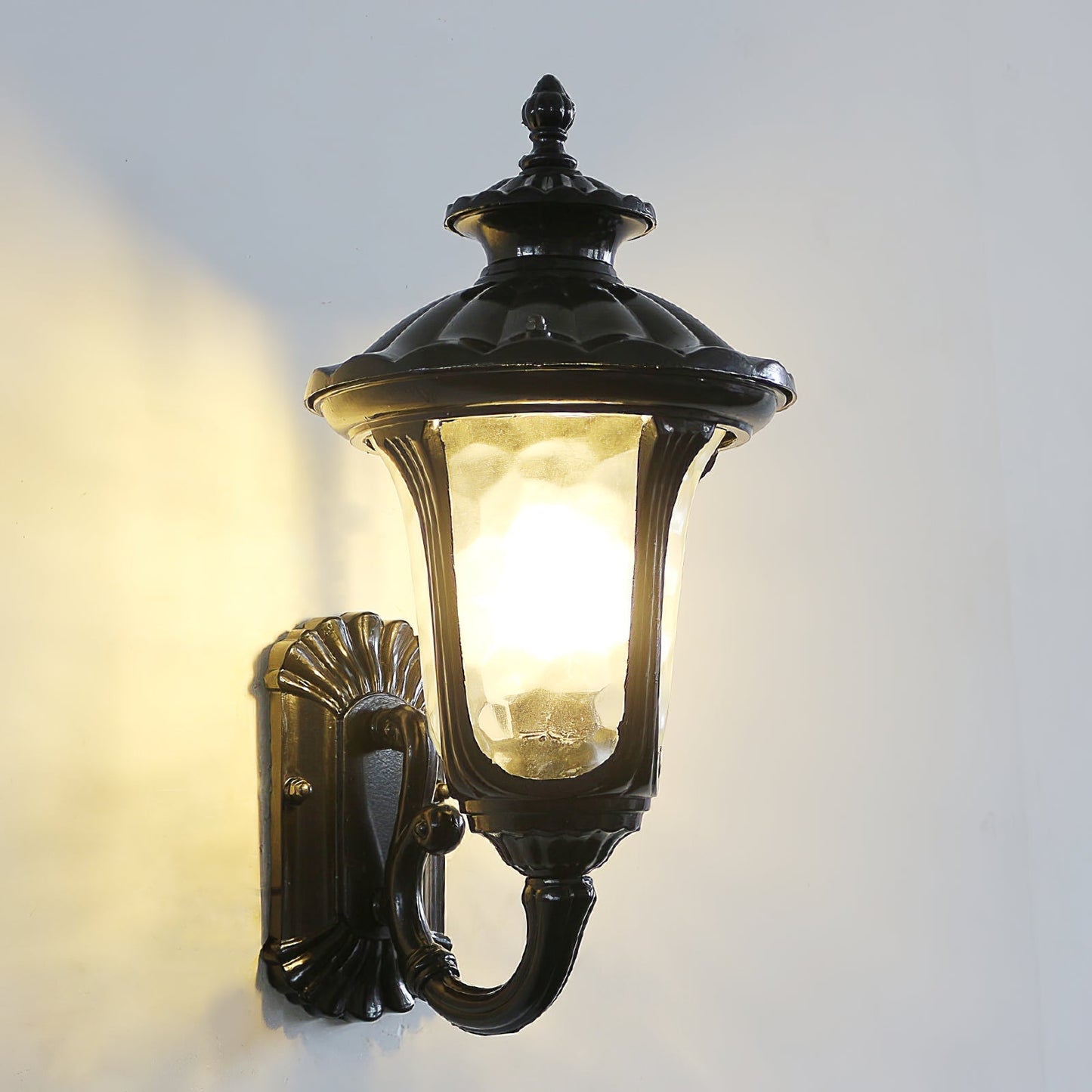 Brehn | Wasserdichte Retro Außenwandlampe Milchglas