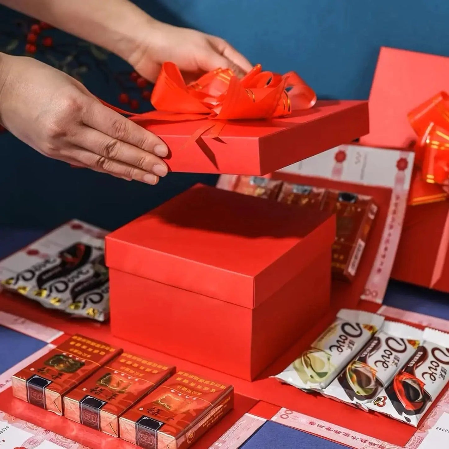 Personalisierte Explosionsbox (+ 8 kostenlose Schmetterlinge) – Ein Schatz voller Erinnerungen