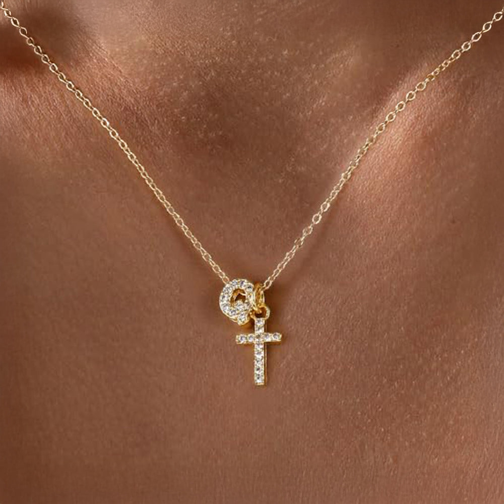Brehn | Zarte Diamant Initial & Kreuz Halskette