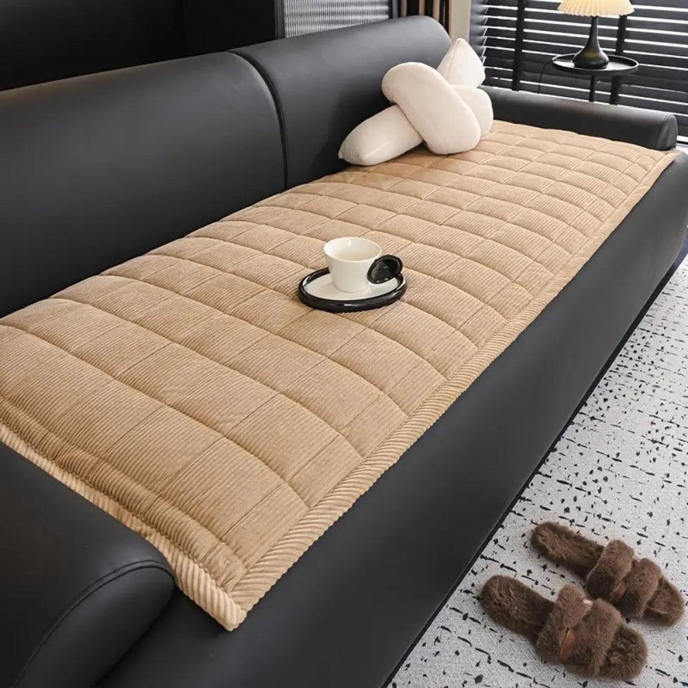 LuxeShield Quiltmatte — Verwandle Dein Sofa in eine makellose Wohlfühloase voller Schutz und Kuschelkomfort | Brehn