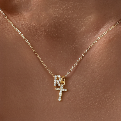 Brehn | Zarte Diamant Initial & Kreuz Halskette