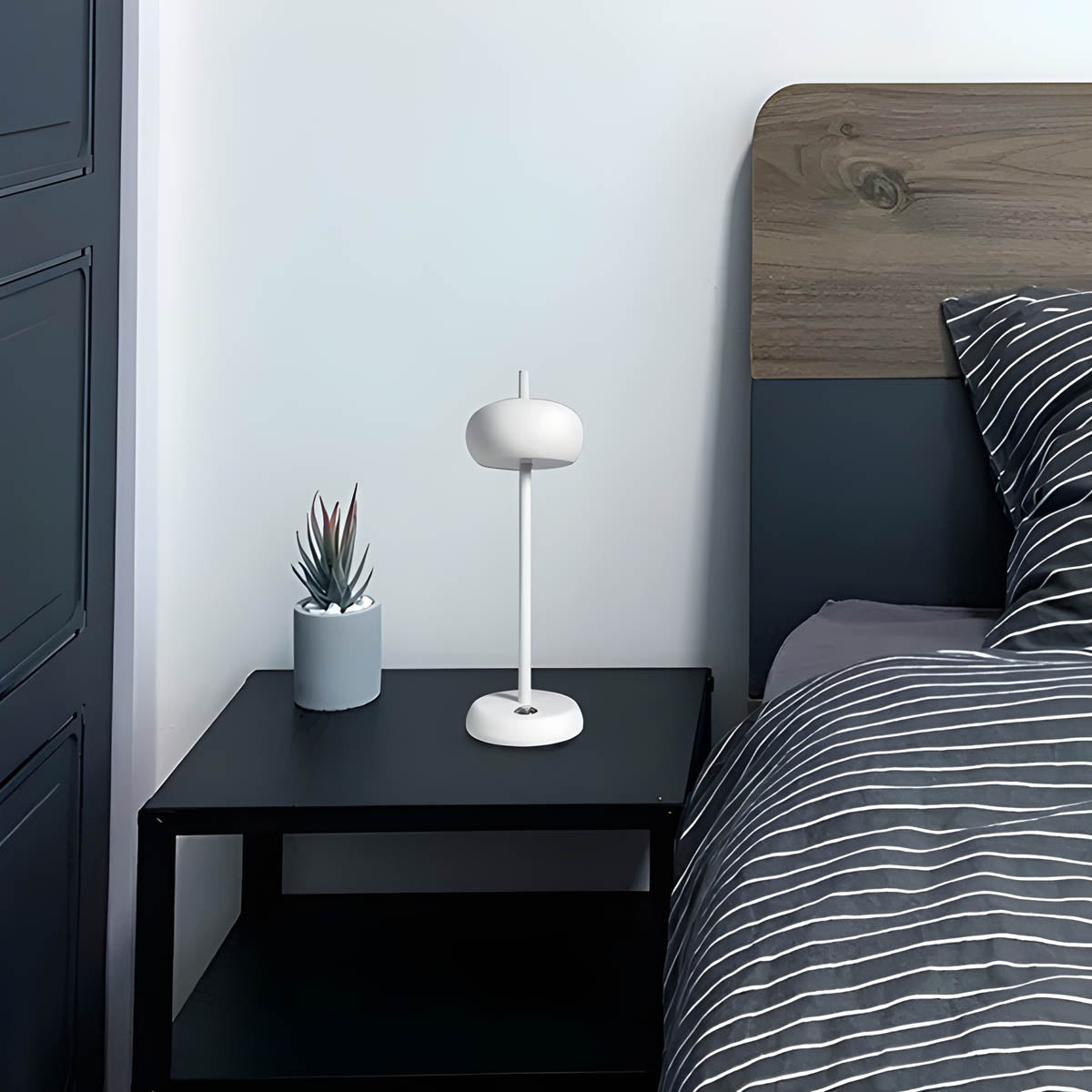 Brehn | SleekGlow Tischlampe - Modernes Design für anspruchsvolle Interiors