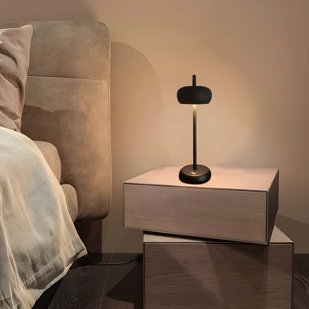 Brehn | SleekGlow Tischlampe - Modernes Design für anspruchsvolle Interiors