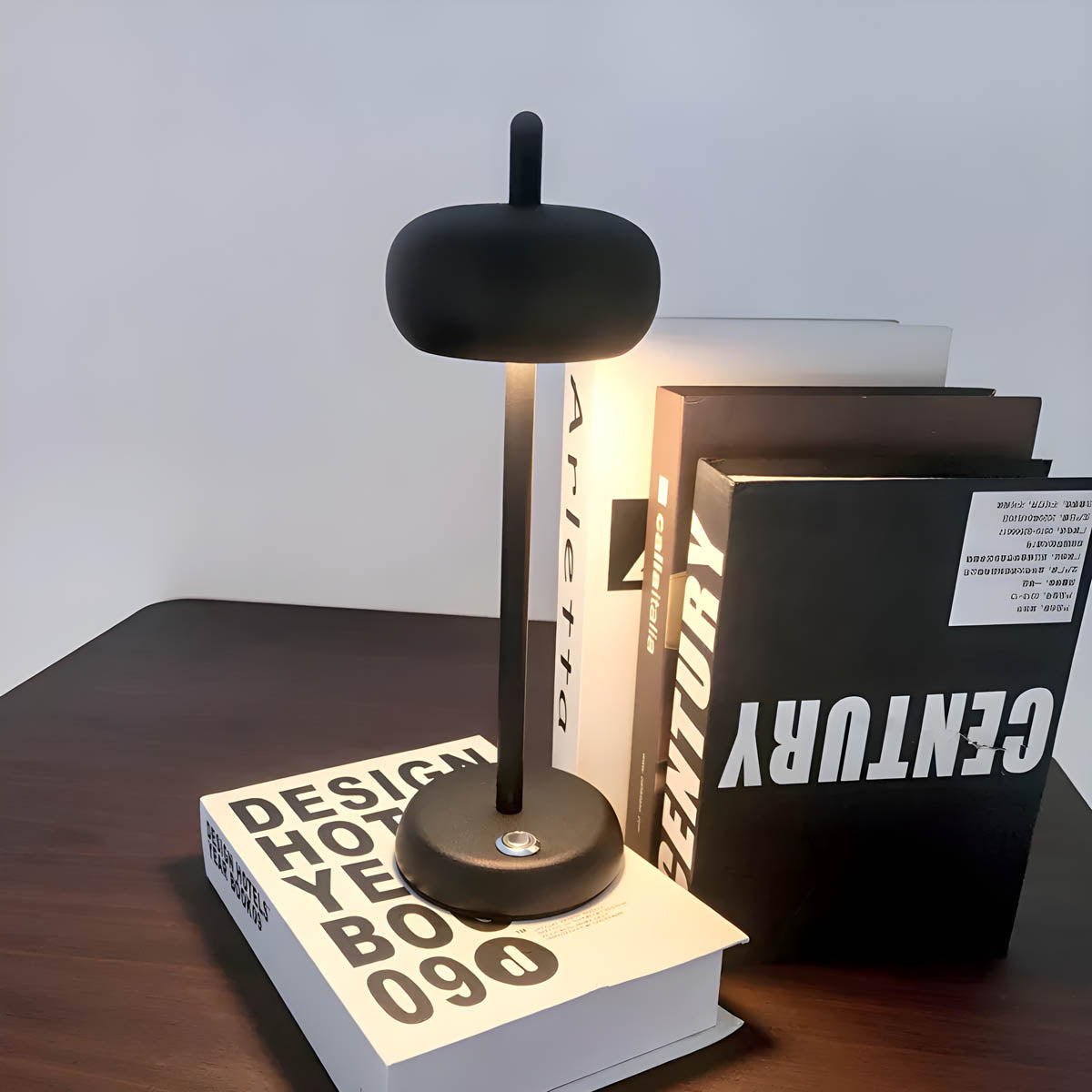 Brehn | SleekGlow Tischlampe - Modernes Design für anspruchsvolle Interiors