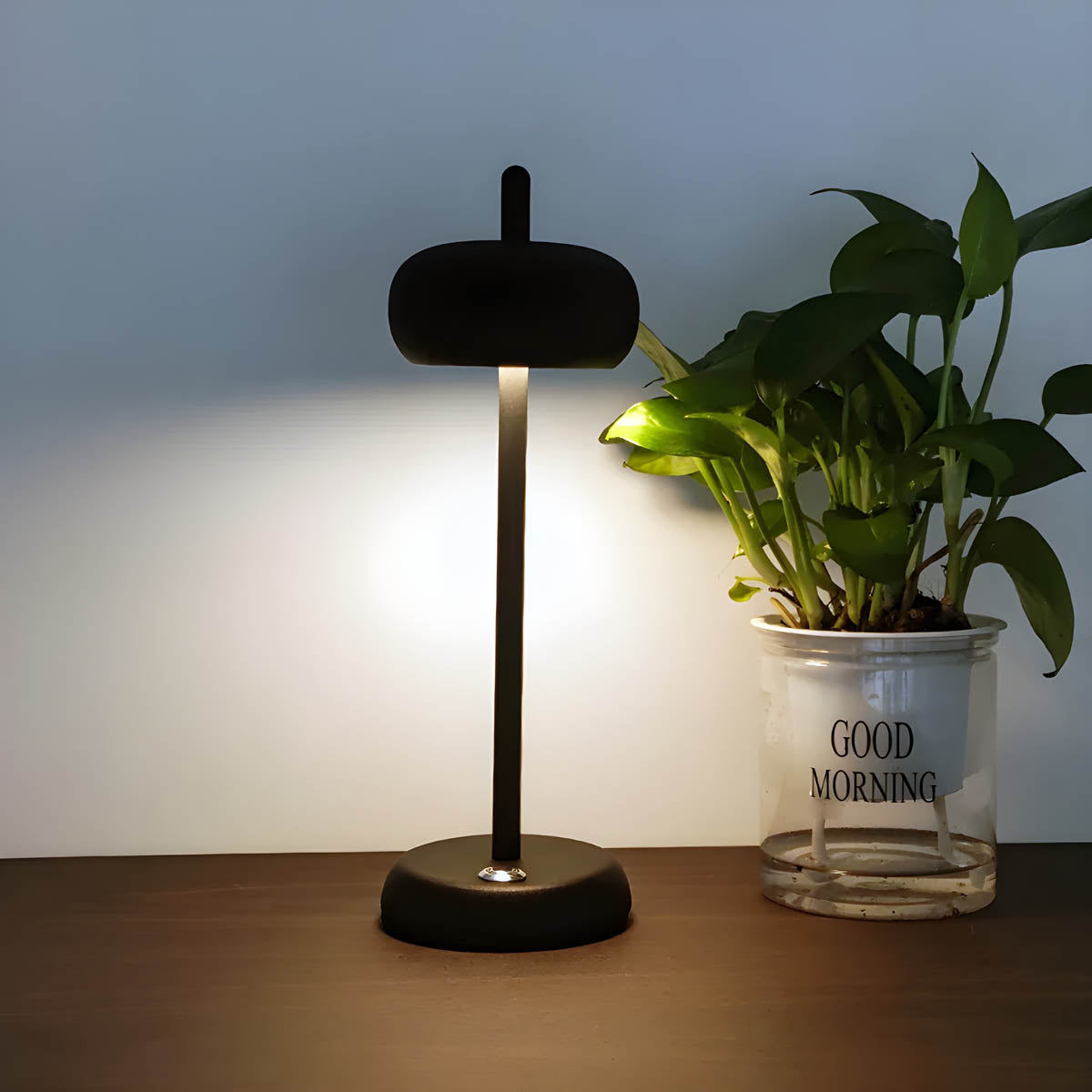 Brehn | SleekGlow Tischlampe - Modernes Design für anspruchsvolle Interiors