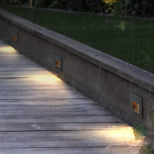 Elegante Treppenwandlampe für Sicherheit und Atmosphäre