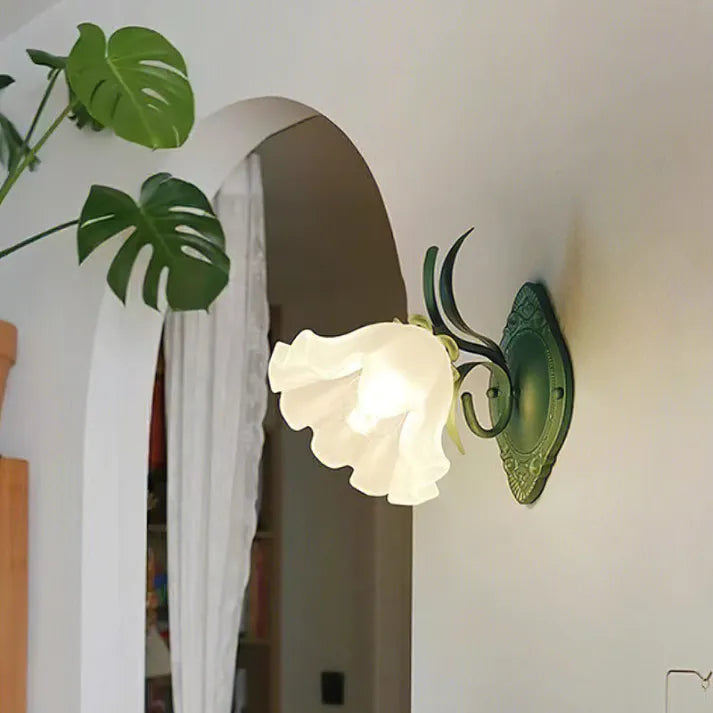 Brehn | LilyGlow Wandleuchte - Elegante von der Natur inspirierte Beleuchtung